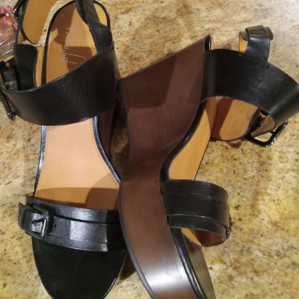 Shoes - Picture 2 of 8